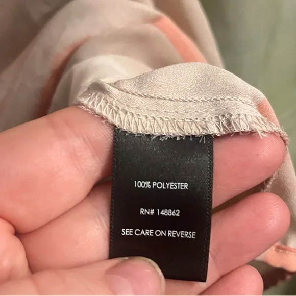 Torrid Georgette 3 3x PInk Watercolor Print Top Vneck Short Sleeve Lightweight - Picture 6 of 9